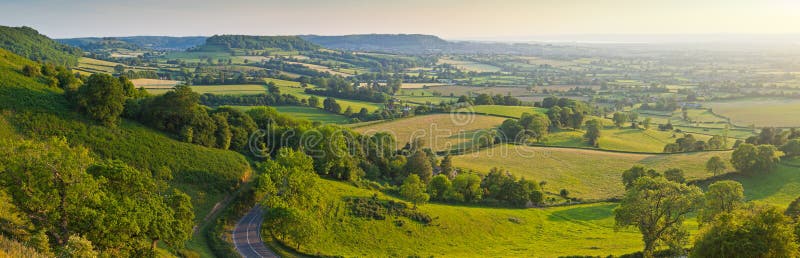 Idyllisk lantlig jordbruksmark, Cotswolds UK