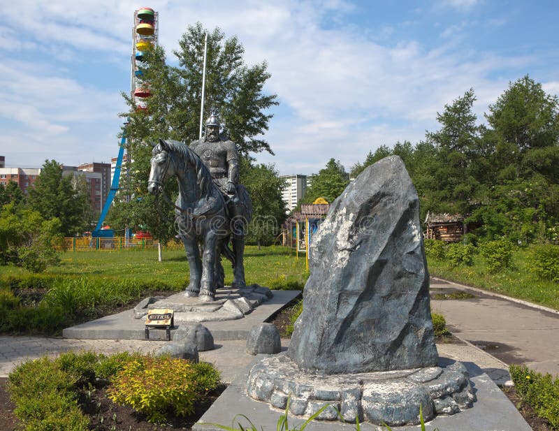 IEKATERINBOURG, RUSSIE - 2 JUIN 2015 : Photo de sculpture Ilya Muromets au parc de Tagansky de carrefours image libre de droits IEKATERINBOURG, RUSSIE - 2 JUIN 2015 : Photo de sculpture Ilya Muromets au parc de Tagansky de carrefours image libre de droits