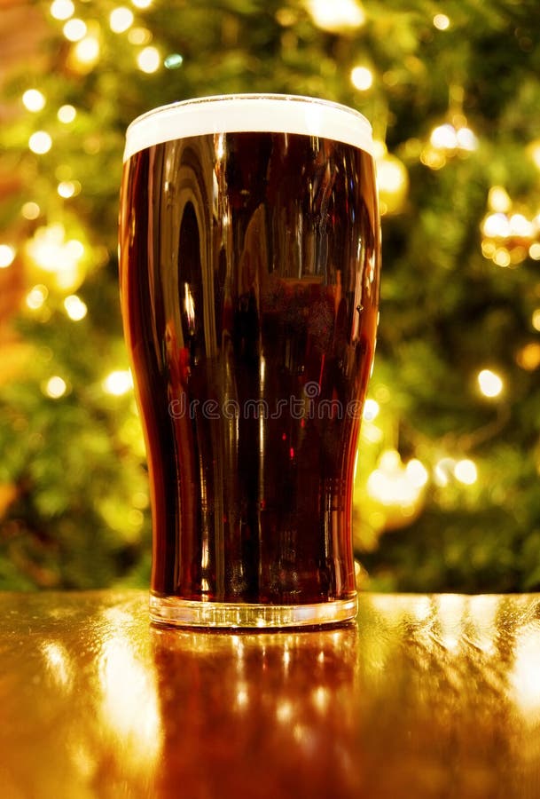 Ierse Kerstmis met pint van zwart bier