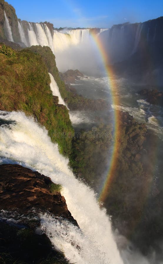 Igausy baja con el arco iris foto de archivo libre de regalías Igausy baja con el arco iris foto de archivo libre de regalías