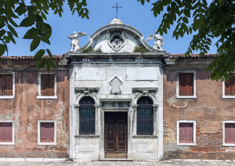Iglesia abandonada en la isla de Burano, Venecia imagenes de archivo Iglesia abandonada en la isla de Burano, Venecia imagenes de archivo