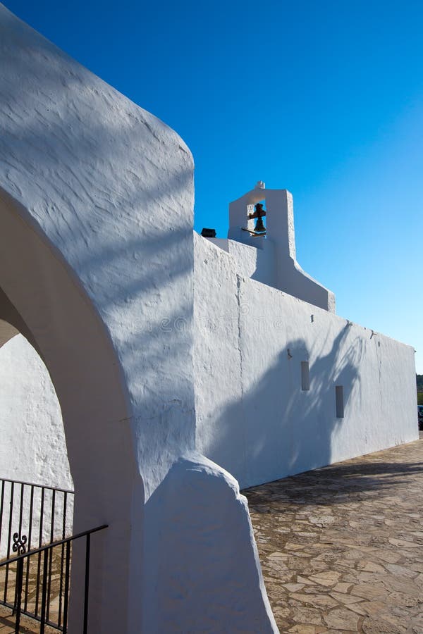 Iglesia blanca de Ibiza Sant Carles de Peralta en balear
