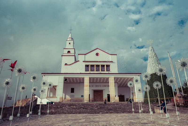 Iglesia Católica En El Top De La Montaña Imagen editorial - Imagen de  cityscape, bogota: 66499540
