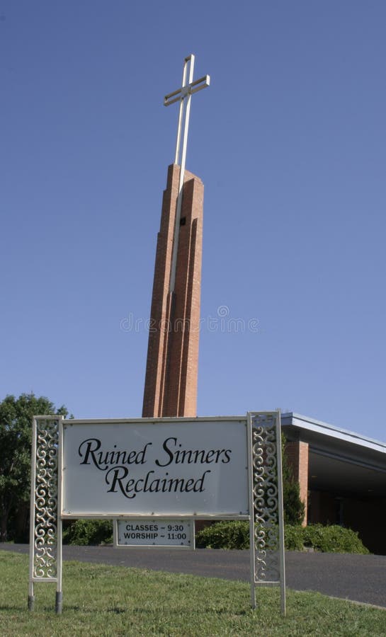 Iglesia Cristiana Con La Cruz Imagen de archivo - Imagen de cristiana