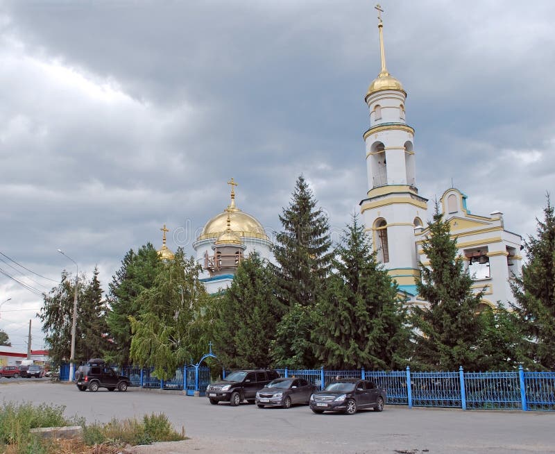 Iglesia de la natividad en el acuerdo de Volzhsky Región del Samara Rusia foto de archivo libre de regalías Iglesia de la natividad en el acuerdo de Volzhsky Región del Samara Rusia foto de archivo libre de regalías