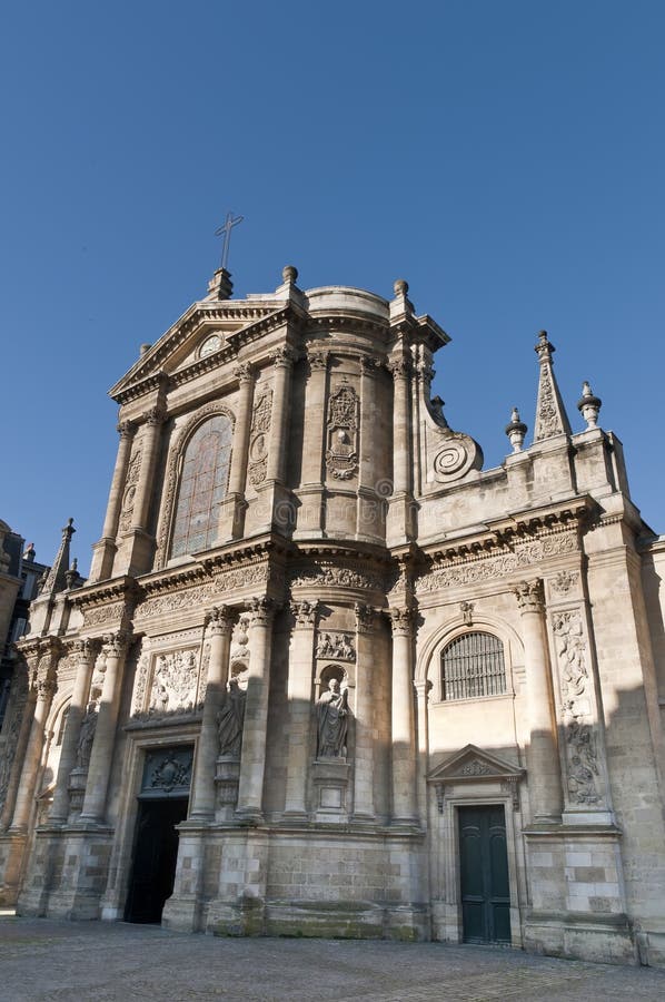 Iglesia De Notre Dame Burdeos Francia Fotos de stock - Fotos libres de  regalías de Dreamstime