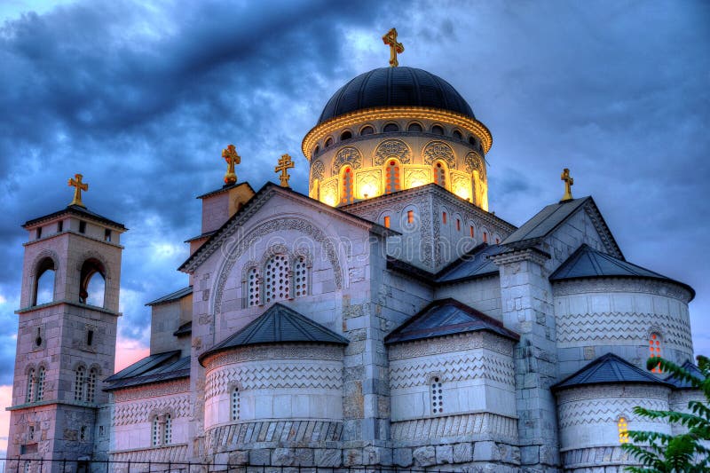 Iglesia de Ortodox de la resurrección de Cristo en Podgorica Monten imágenes de archivo libres de regalías Iglesia de Ortodox de la resurrección de Cristo en Podgorica Monten imágenes de archivo libres de regalías
