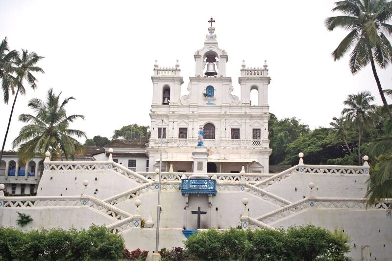 Iglesia de Panjim en la configuración portuguesa con la alarma grande Iglesia de Panjim en la configuración portuguesa con la alarma grande
