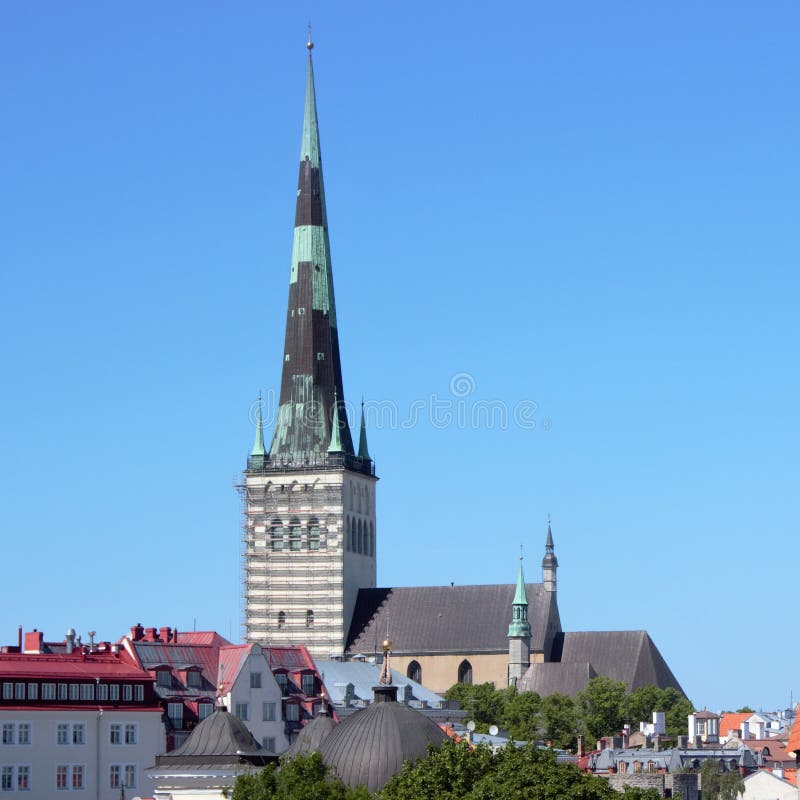 Iglesia de San Olaf en TallÃn Estonia foto de archivo Iglesia de San Olaf en TallÃn Estonia foto de archivo