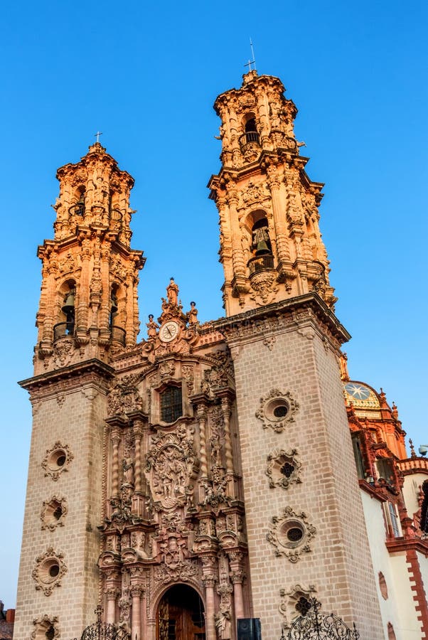 Iglesia De Santa Prisca En Taxco, México Foto de archivo - Imagen de  central, edificio: 141507002