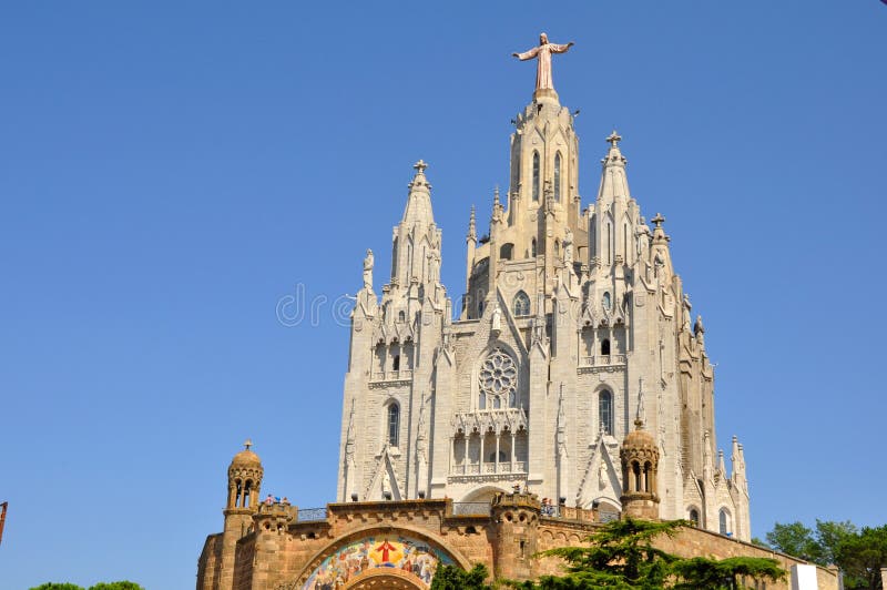 Iglesia de Tibidabo en Barcelona, España. fotografía de archivo Iglesia de Tibidabo en Barcelona, España. fotografía de archivo