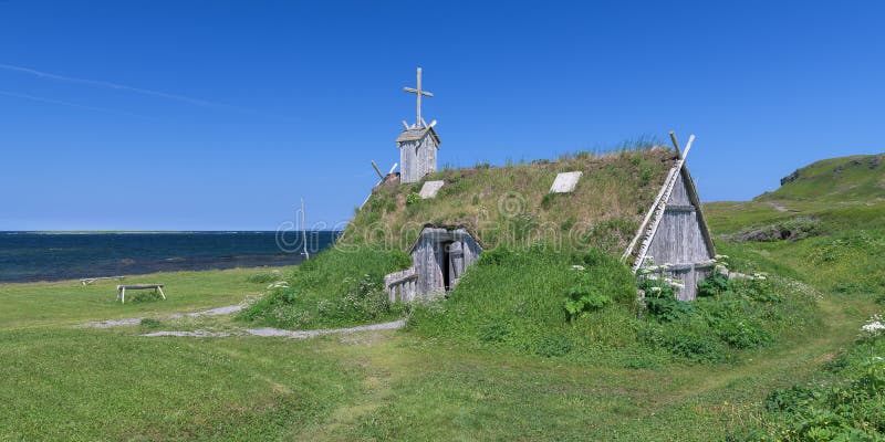 Iglesia del césped por Océano Atlántico en Terranova