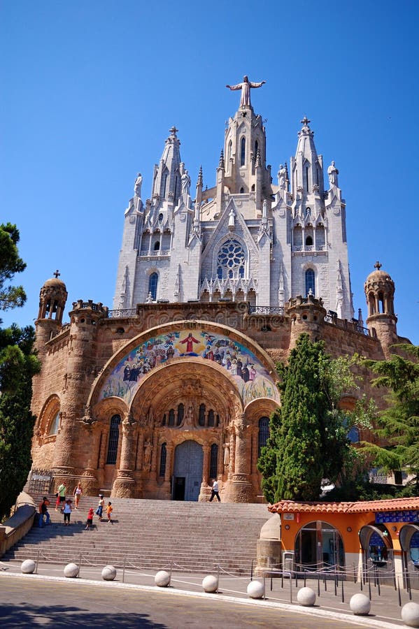 Iglesia en Tibidabo, Barcelona imagen de archivo Iglesia en Tibidabo, Barcelona imagen de archivo