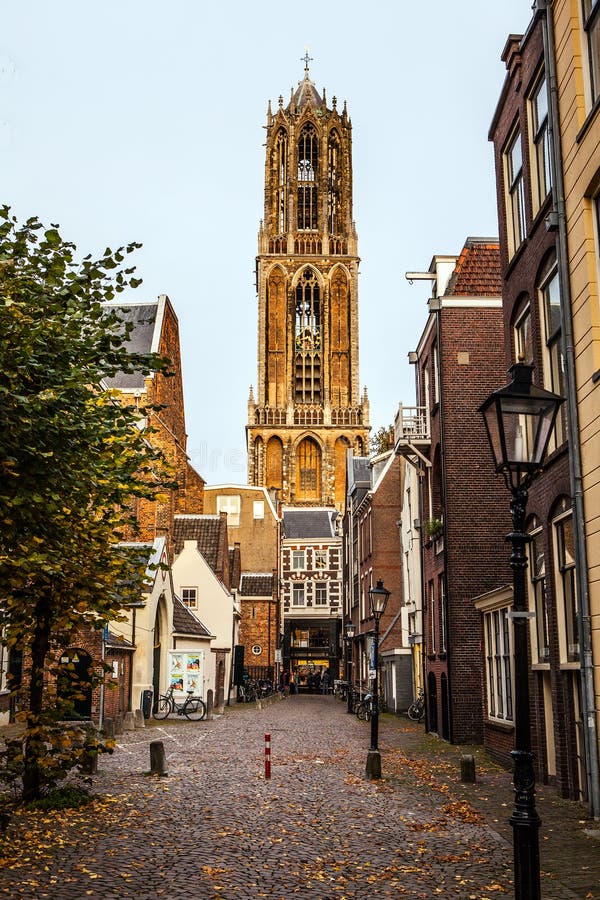 Iglesia Gótica Antigua Grande Configuración Europea Tradicional Utrecht -  Holanda Foto de archivo - Imagen de historia, estilo: 69632564