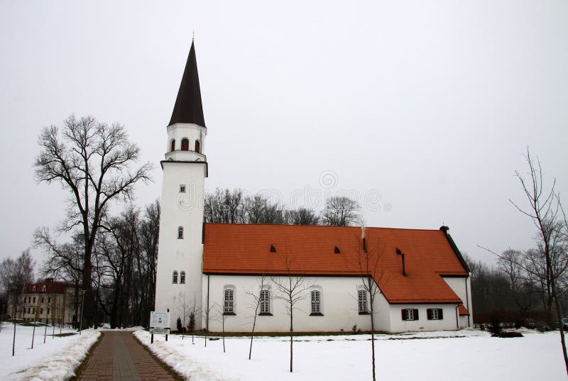 Iglesia luterana vieja de St Berthold en Sigulda, Letonia imagen de archivo Iglesia luterana vieja de St Berthold en Sigulda, Letonia imagen de archivo