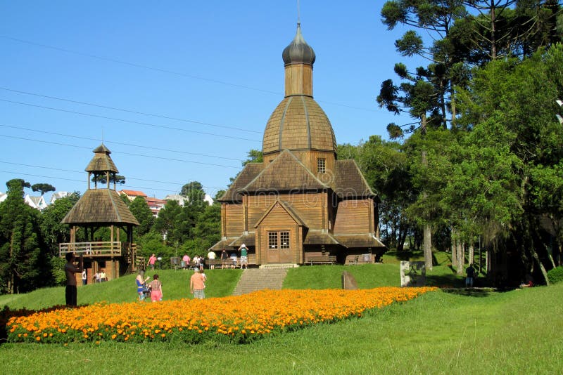 Iglesia ortodoxa de madera en la ciudad de Curitiba, el Brasil imagenes de archivo Iglesia ortodoxa de madera en la ciudad de Curitiba, el Brasil imagenes de archivo