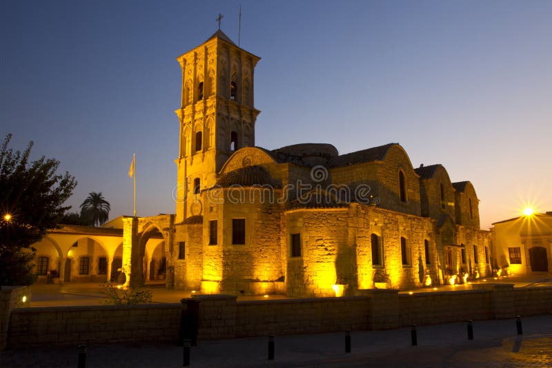 Iglesia por noche, Larnaca, Chipre de Lazarus del santo foto de archivo Iglesia por noche, Larnaca, Chipre de Lazarus del santo foto de archivo