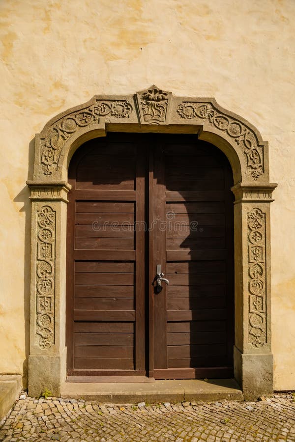 Mal humor Tumor maligno limpiar Puerta Y Ventana Del Renacimiento Foto de archivo editorial - Imagen de dorado, renacimiento: 41248573 Mal humor Tumor maligno limpiar Puerta Y Ventana Del Renacimiento Foto de archivo editorial - Imagen de dorado, renacimiento: 41248573
