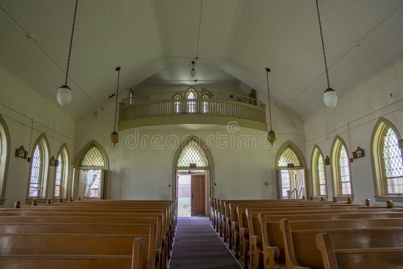 Igreja abandonada na jarda de prisão imagem de stock royalty free Igreja abandonada na jarda de prisão imagem de stock royalty free