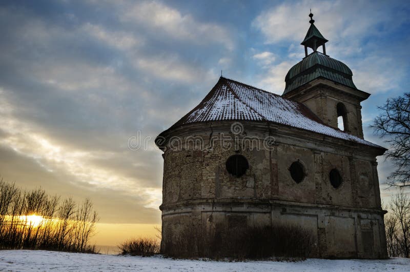 Igreja com por do sol imagens de stock Igreja com por do sol imagens de stock
