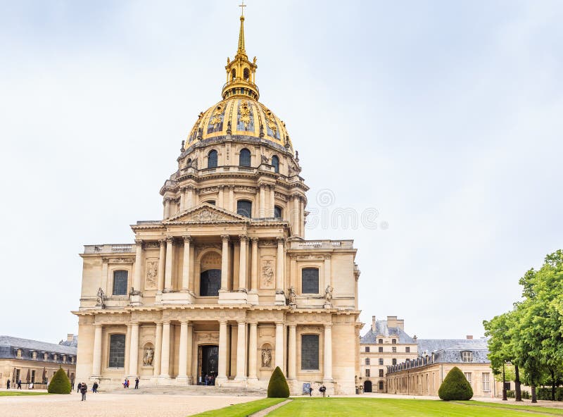 A igreja da casa de desabilitou, Paris foto de stock A igreja da casa de desabilitou, Paris foto de stock