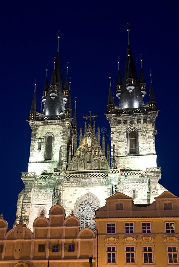 A igreja da matriz do deus antes de Tyn, Praga fotografia de stock royalty free A igreja da matriz do deus antes de Tyn, Praga fotografia de stock royalty free