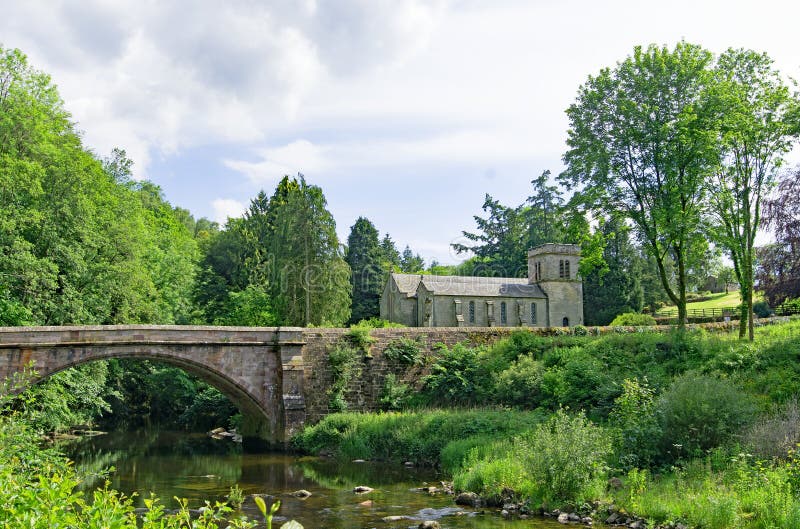 Igreja 2 da ponte e do St Peter de Askham, Askham, Cumbria imagens de stock royalty free