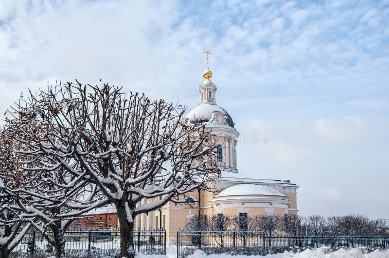 Igreja De Kolomna Do Arcanjo Michael Com Uma Torre De Sino No Alvorecer