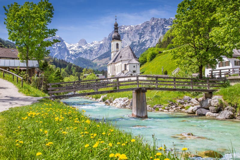 Igreja de Ramsau, terra de Nationalpark Berchtesgadener, Baviera, Alemanha