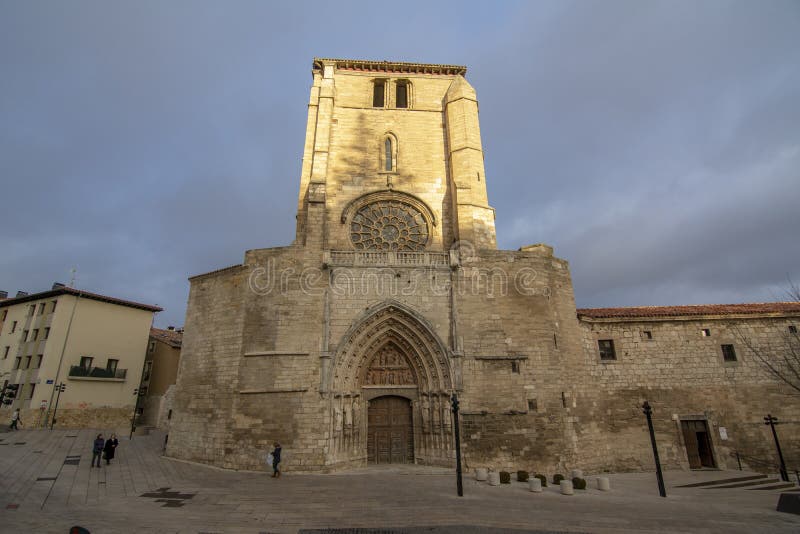 Igreja de San Esteban no centro histórico da cidade Burgos