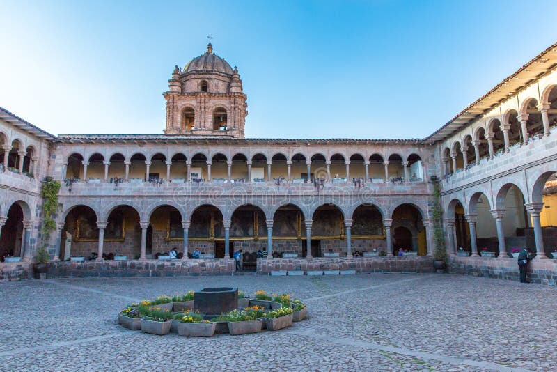 Igreja de Santo Domingo, Coricancha, Cusco, Peru, Ámérica do Sul. Construção em ruínas do templo Incan do Sun. fotos de stock royalty free Igreja de Santo Domingo, Coricancha, Cusco, Peru, Ámérica do Sul. Construção em ruínas do templo Incan do Sun. fotos de stock royalty free
