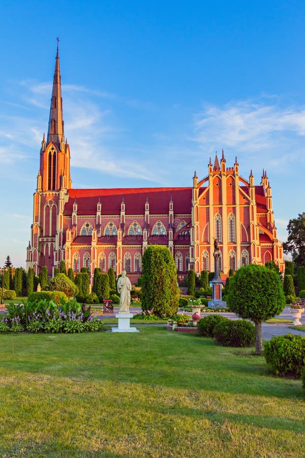 Igreja de trindade santamente bonita magnífica em Gervyaty, Bielorrússia imagens de stock Igreja de trindade santamente bonita magnífica em Gervyaty, Bielorrússia imagens de stock
