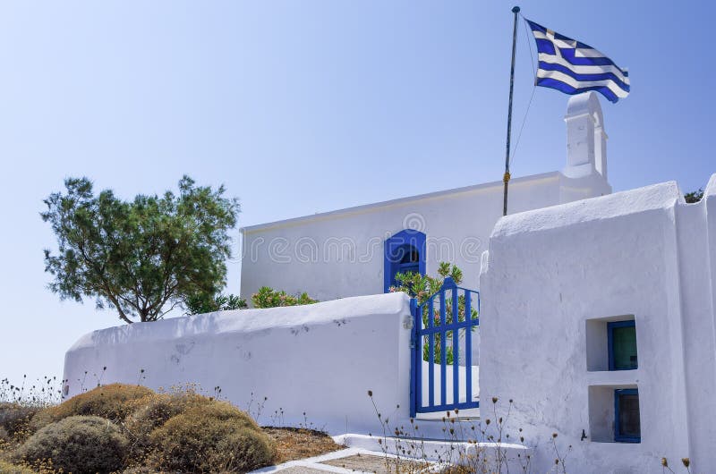 Igreja ortodoxa pequena na ilha de Kythnos, Cyclades, Grécia fotos de stock Igreja ortodoxa pequena na ilha de Kythnos, Cyclades, Grécia fotos de stock