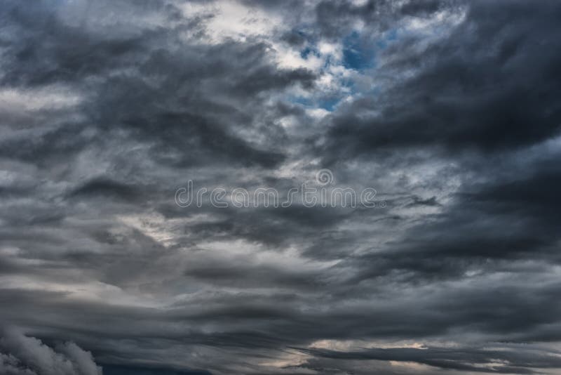 Igualación de Gray Sky azul nublado tempestuoso Utilícelo como fondo imagen de archivo Igualación de Gray Sky azul nublado tempestuoso Utilícelo como fondo imagen de archivo