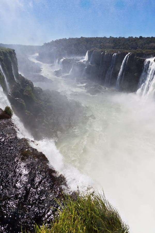 Iguassu cade canyon Argentina e Brasile immagini stock Iguassu cade canyon Argentina e Brasile immagini stock