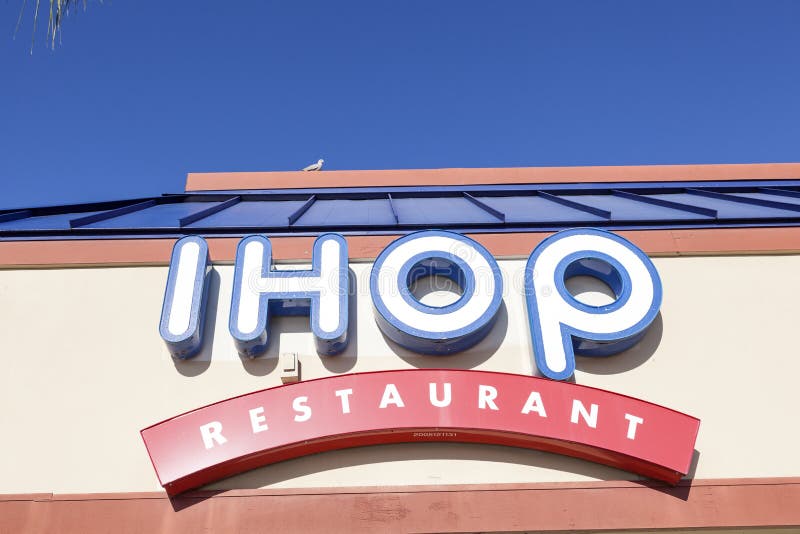 Ihop Restaurant Neon Sign Stock Photo - Download Image Now - IHOP,  Restaurant, Building Exterior - iStock