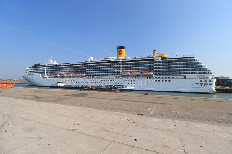 ijmuiden cruise terminal costa