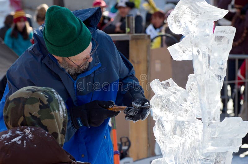 Ijsbeeldhouwer en Medewerker bij de Winter Carnaval