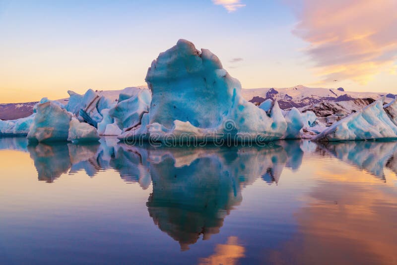 Ijsberg in Jokulsarlon-gletsjerlagune Vatnajokull Nationaal Park, de Zomer van IJsland Zie mijn andere werken in portefeuille royalty-vrije stock fotografie Ijsberg in Jokulsarlon-gletsjerlagune Vatnajokull Nationaal Park, de Zomer van IJsland Zie mijn andere werken in portefeuille royalty-vrije stock fotografie