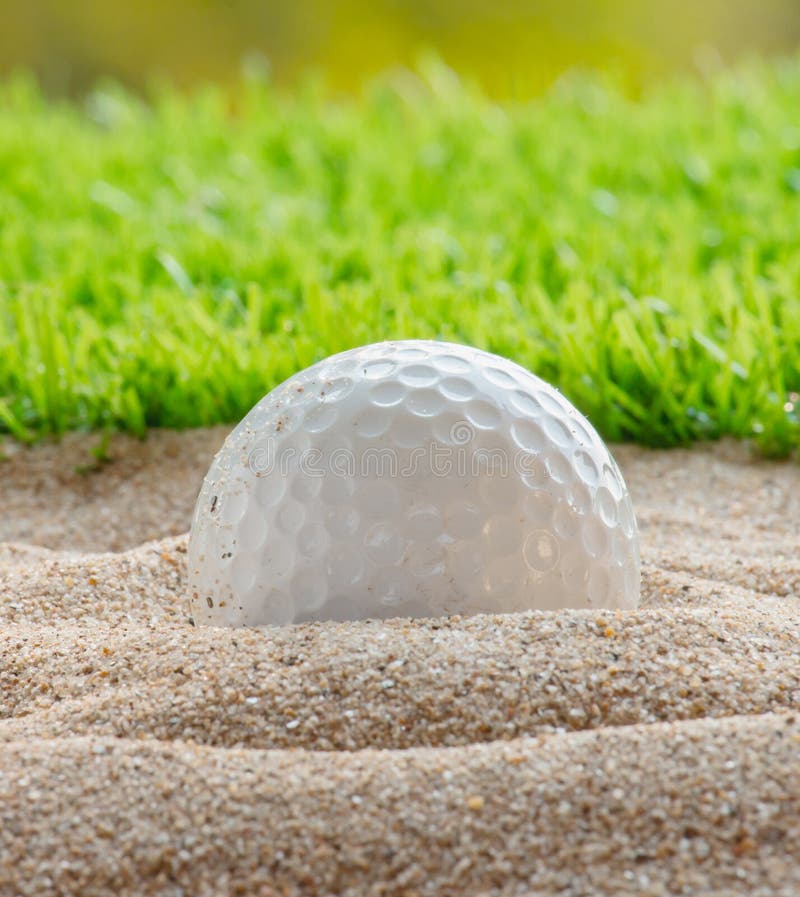Ijzer dat golfbal in motie raakt stock foto Ijzer dat golfbal in motie raakt stock foto