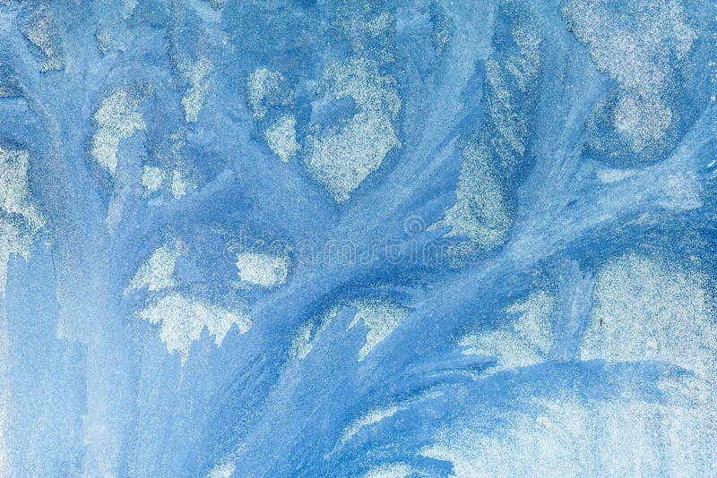 Ijzig patroon op het venster Mooie natuurlijke achtergrond Het thema van de winter Close-up stock illustratie Ijzig patroon op het venster Mooie natuurlijke achtergrond Het thema van de winter Close-up stock illustratie