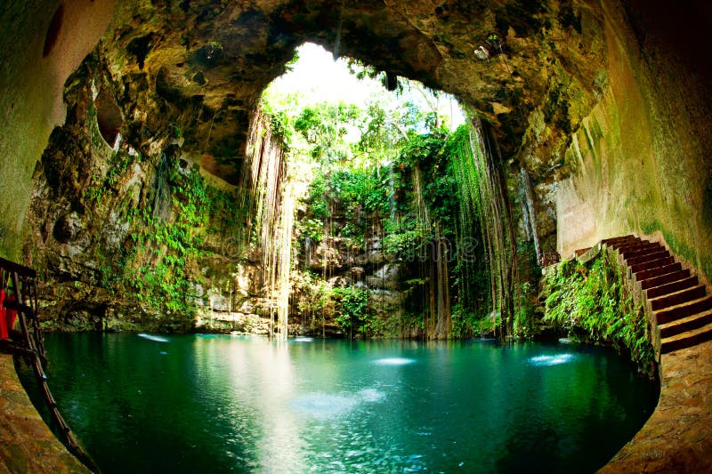 Ik-Kil Cenote fotografia stock libera da diritti