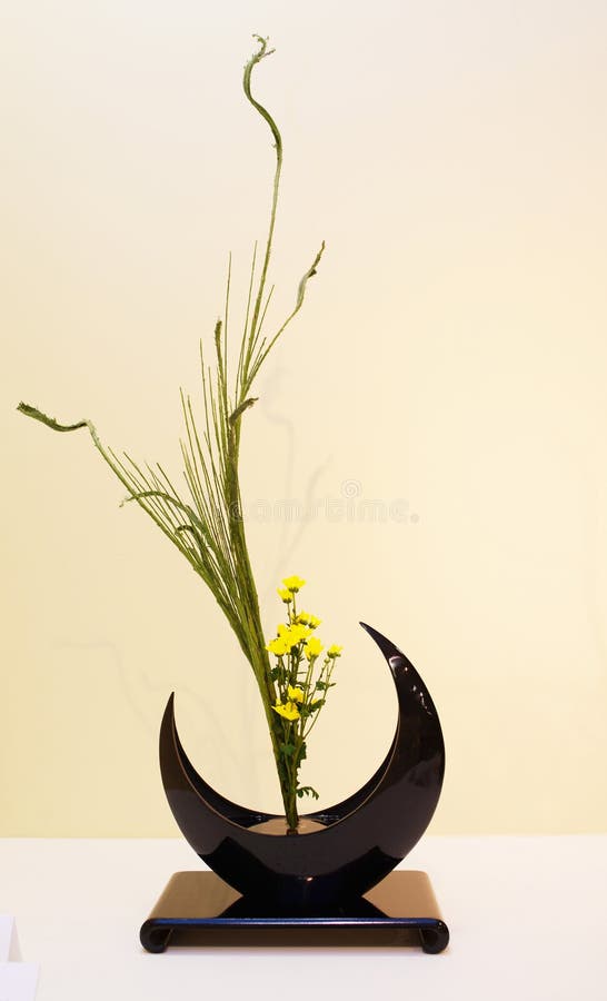 Ikebana Set in Wooden Vase. Stock Image Image of handmade, artistic 27176633