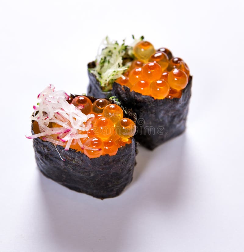 Ikura (Salmon Roe) Gunkan imagen de archivo. Imagen de asia 68087257