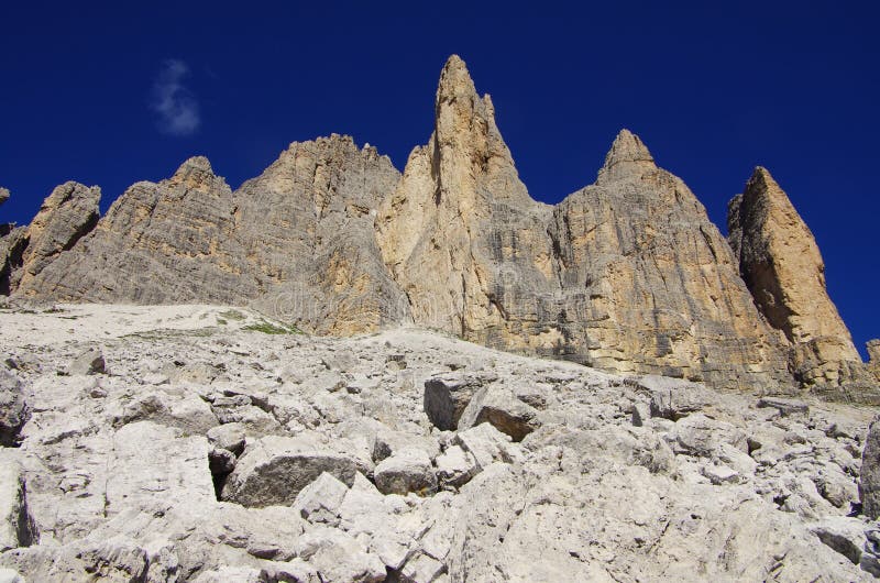Il Arete giallo in Lavaredo immagine stock libera da diritti Il Arete giallo in Lavaredo immagine stock libera da diritti