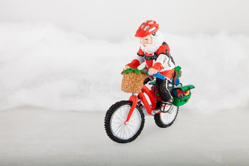 Immagini Babbo Natale In Bicicletta.20 Il Babbo Natale Sulla Bici Foto Foto Stock Gratis E Royalty Free Da Dreamstime
