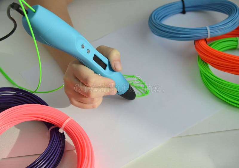 Il bambino estrae una foglia di verde della penna 3D immagini stock Il bambino estrae una foglia di verde della penna 3D immagini stock