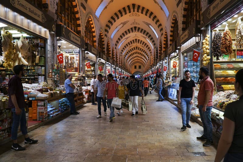 Il bazar famoso della spezia a Costantinopoli fotografia stock libera da diritti Il bazar famoso della spezia a Costantinopoli fotografia stock libera da diritti