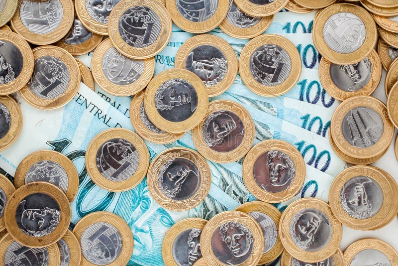 Il brasiliano conia le banconote fotografia stock Il brasiliano conia le banconote fotografia stock