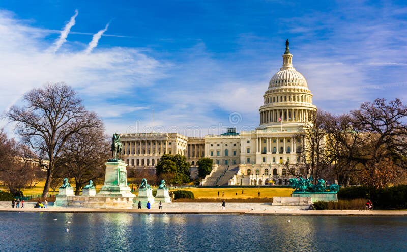 Il Campidoglio e lo stagno di riflessione in Washington, DC